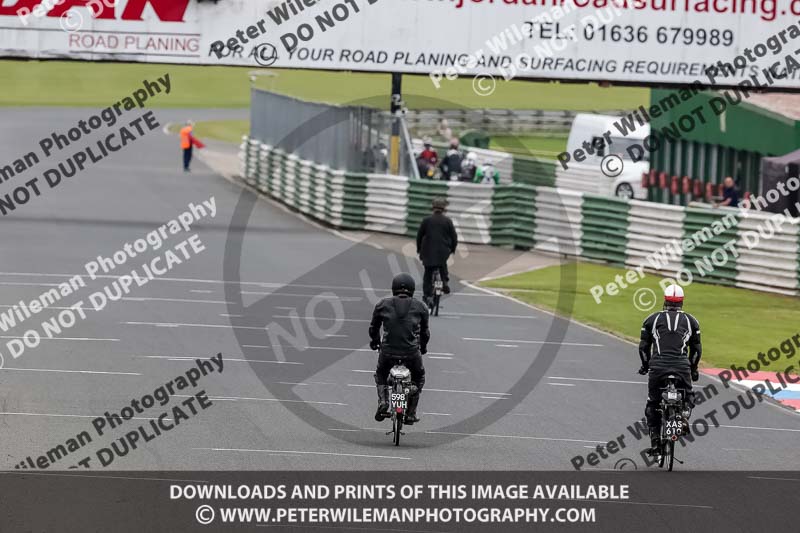 Vintage motorcycle club;eventdigitalimages;mallory park;mallory park trackday photographs;no limits trackdays;peter wileman photography;trackday digital images;trackday photos;vmcc festival 1000 bikes photographs